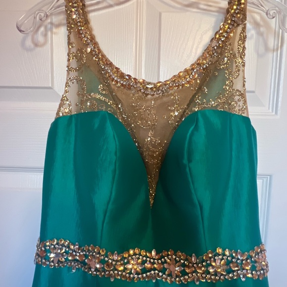 Emerald Green Sequin-Accent Prom Dress - Picture 2 of 6
